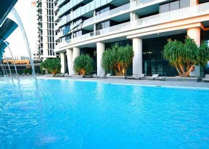 2 Bedroom Great Ocean Views In Heart Of Surfers Paradise