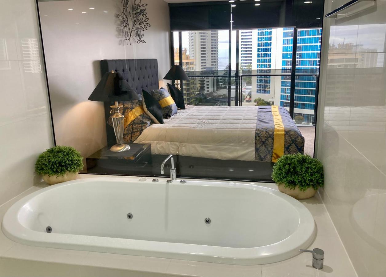2 Bedroom Great Ocean Views In Heart Of Surfers Paradise Gold Coast