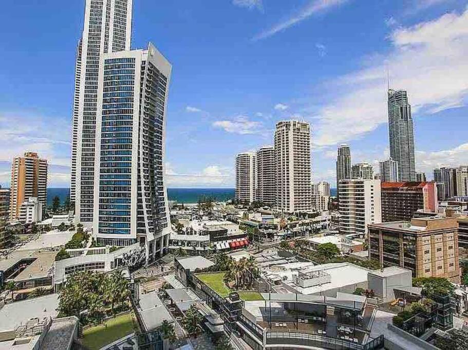 Apartment 2 Bedroom Great Ocean Views In Heart Of Surfers Paradise