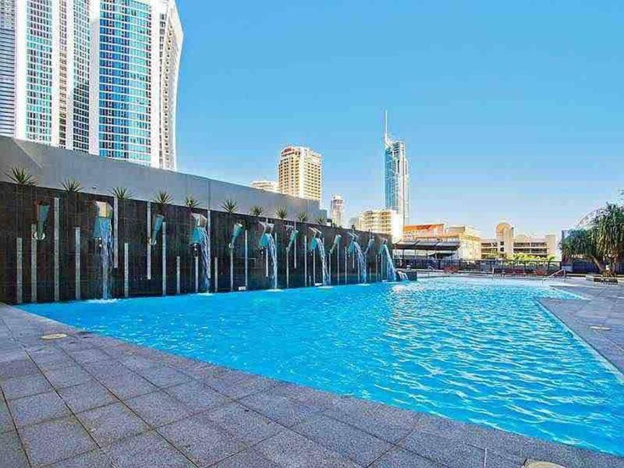 Apartment 2 Bedroom Great Ocean Views In Heart Of Surfers Paradise