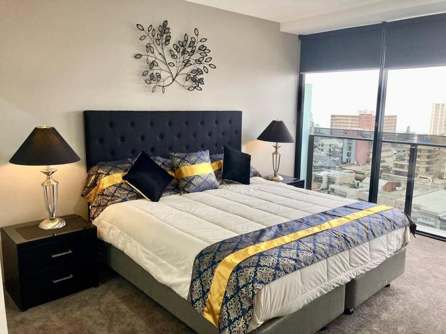 2 Bedroom Great Ocean Views In Heart Of Surfers Paradise * Gold Coast