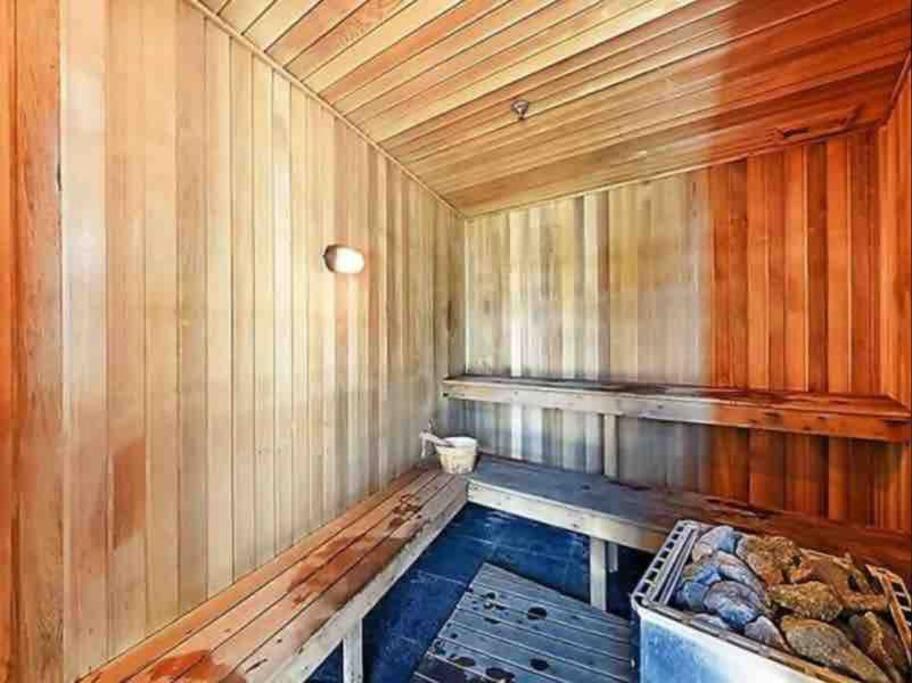 2 Bedroom Great Ocean Views In Heart Of Surfers Paradise Apartment