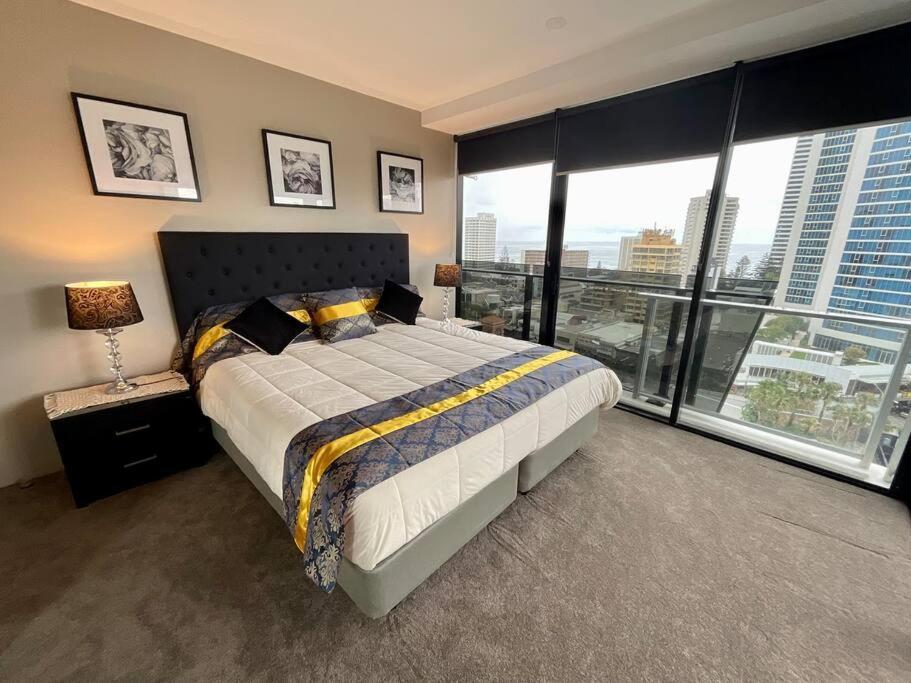Apartment 2 Bedroom Great Ocean Views In Heart Of Surfers Paradise Gold Coast