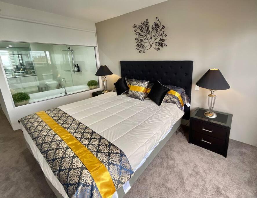 2 Bedroom Great Ocean Views In Heart Of Surfers Paradise Gold Coast