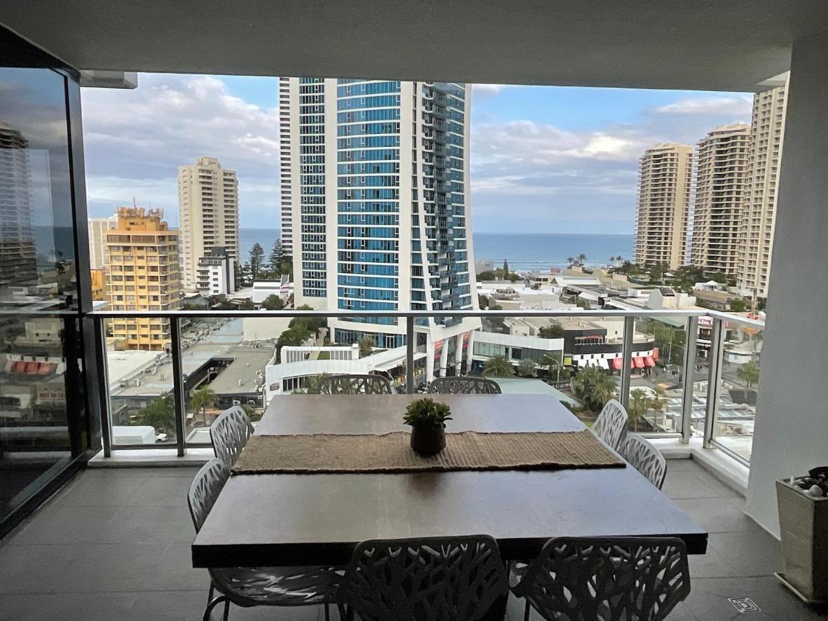 2 Bedroom Great Ocean Views In Heart Of Surfers Paradise