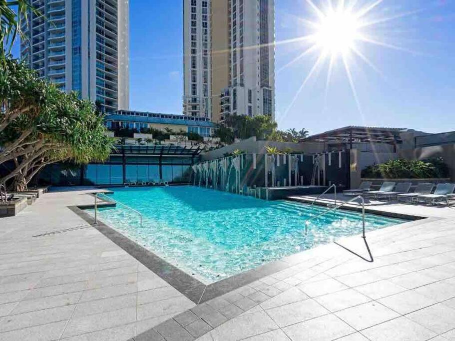Apartment 2 Bedroom Great Ocean Views In Heart Of Surfers Paradise