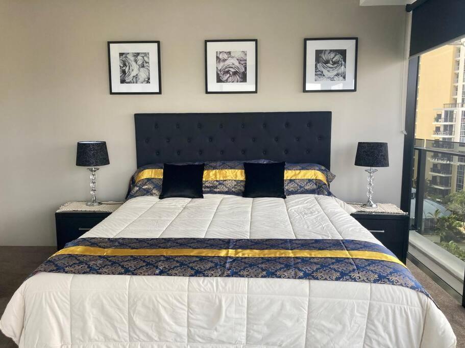 2 Bedroom Great Ocean Views In Heart Of Surfers Paradise Apartment Gold Coast