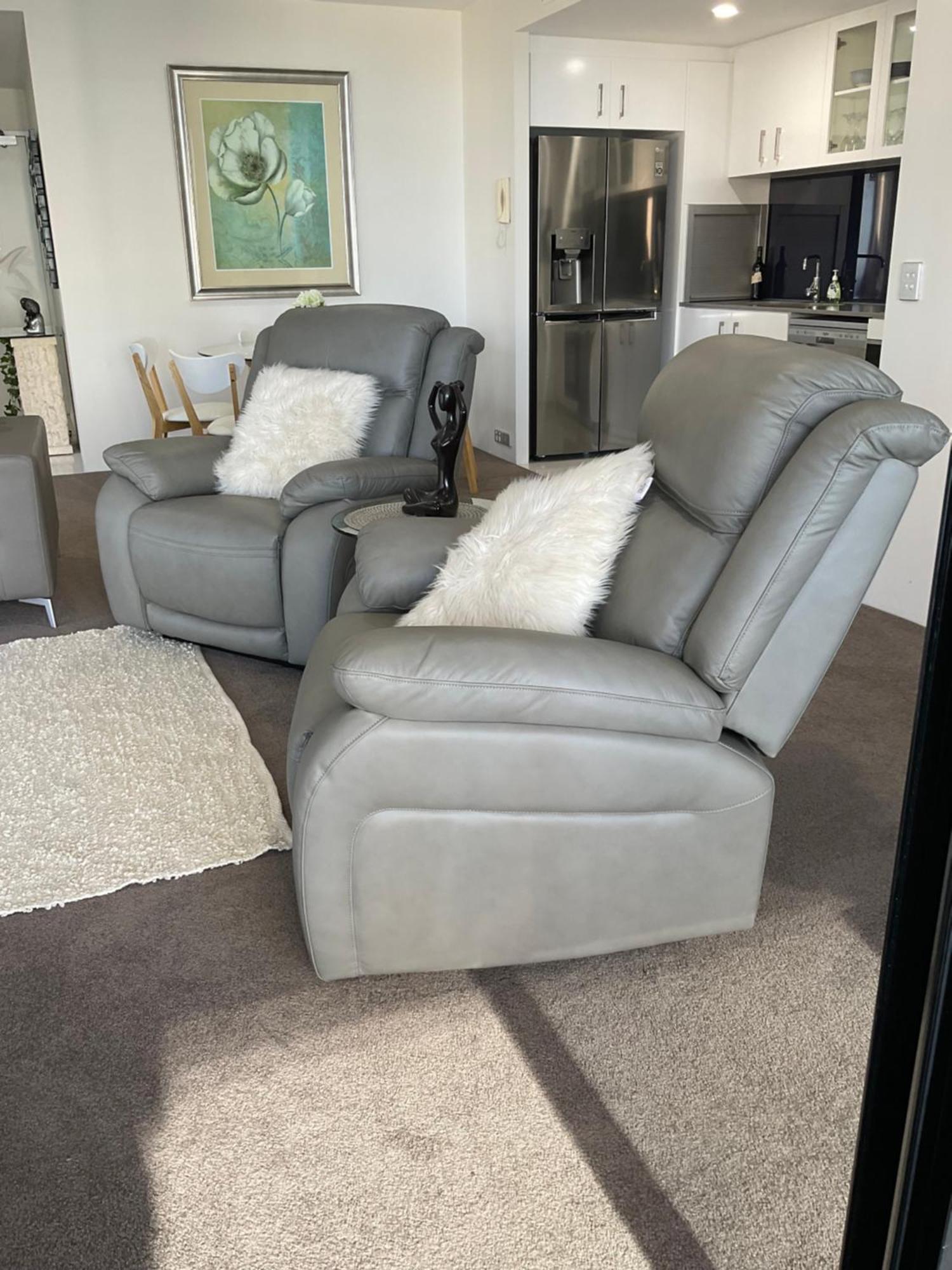 2 Bedroom Great Ocean Views In Heart Of Surfers Paradise Apartment *